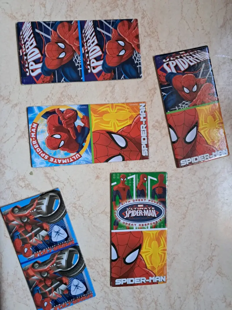 Dominó Marvel Ultimate Spider-Man 28 piezas - 2