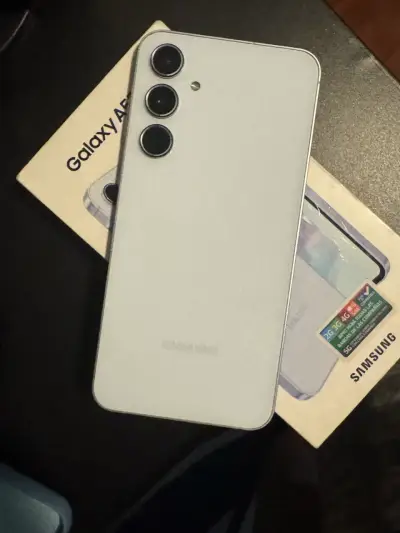 Samsung Galaxy A55 5G Blanco en Buen Estado - miniatura 1