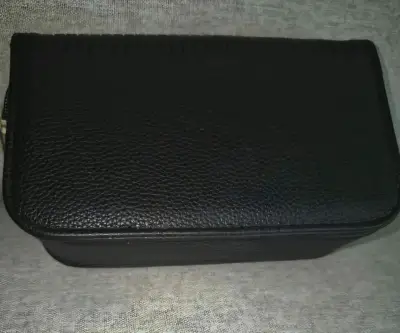 Cartera negra con cadena dorada elegante - miniatura 5