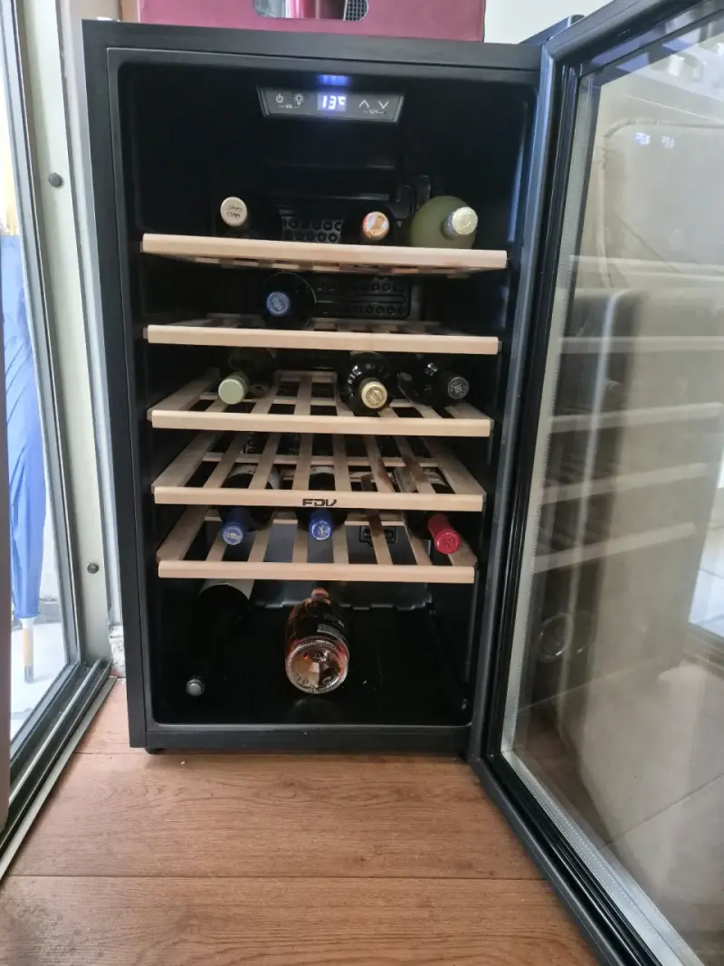 Refrigerador de vinos con control de temperatura - 2