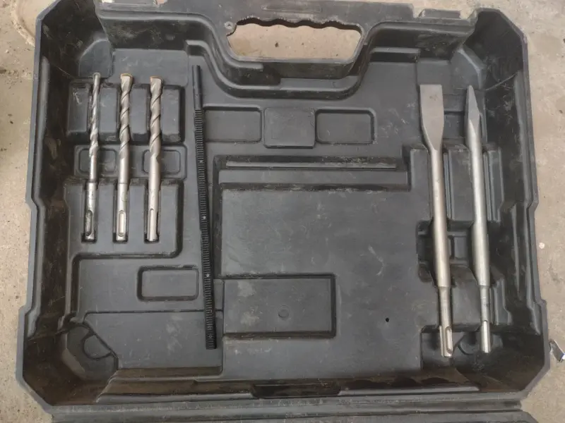 Taladro percutor Bauker con accesorios - 2