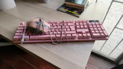 Teclado y mouse gamer rosa Monster Games - miniatura 1