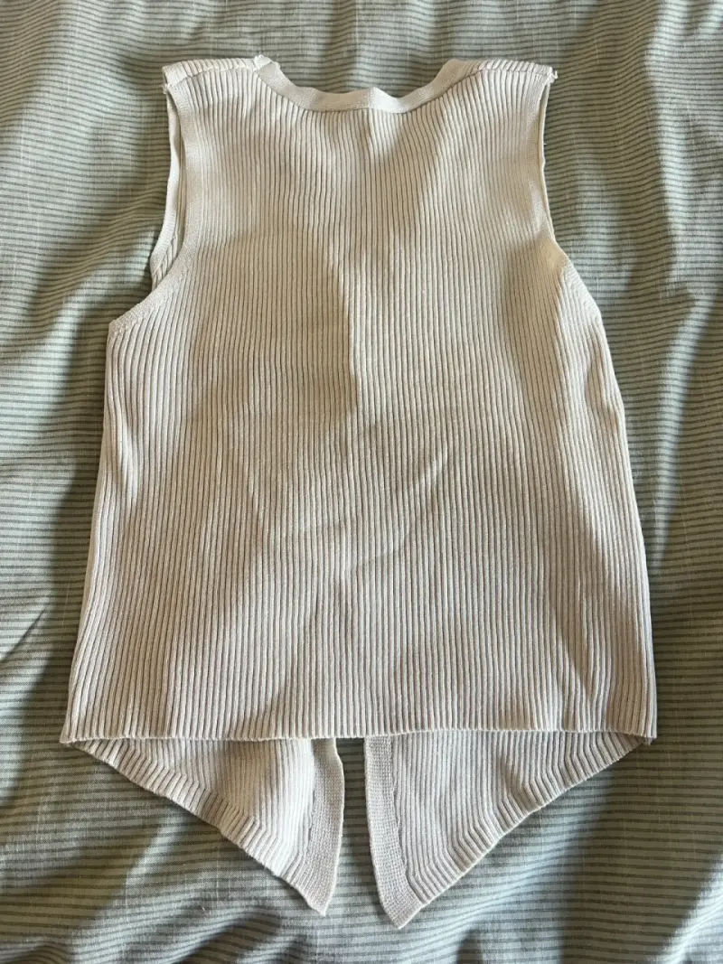 Chaleco sin mangas de punto beige - 2