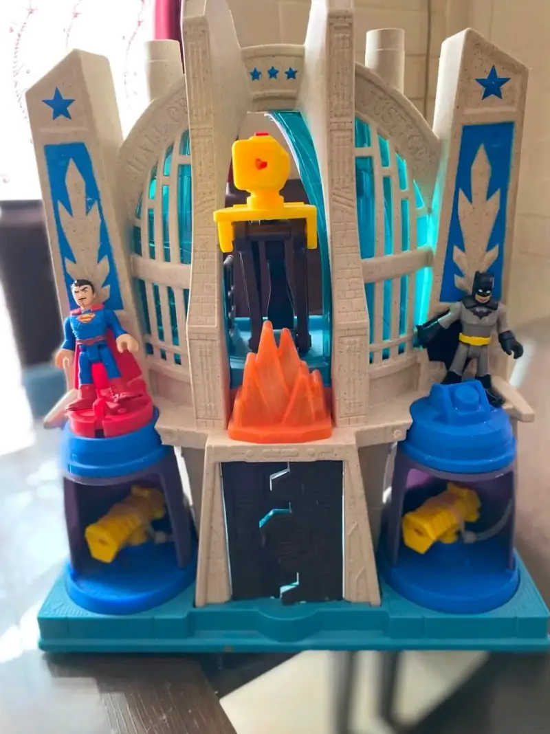 Fortaleza de Juguete con Figuras de Superhéroes - 4