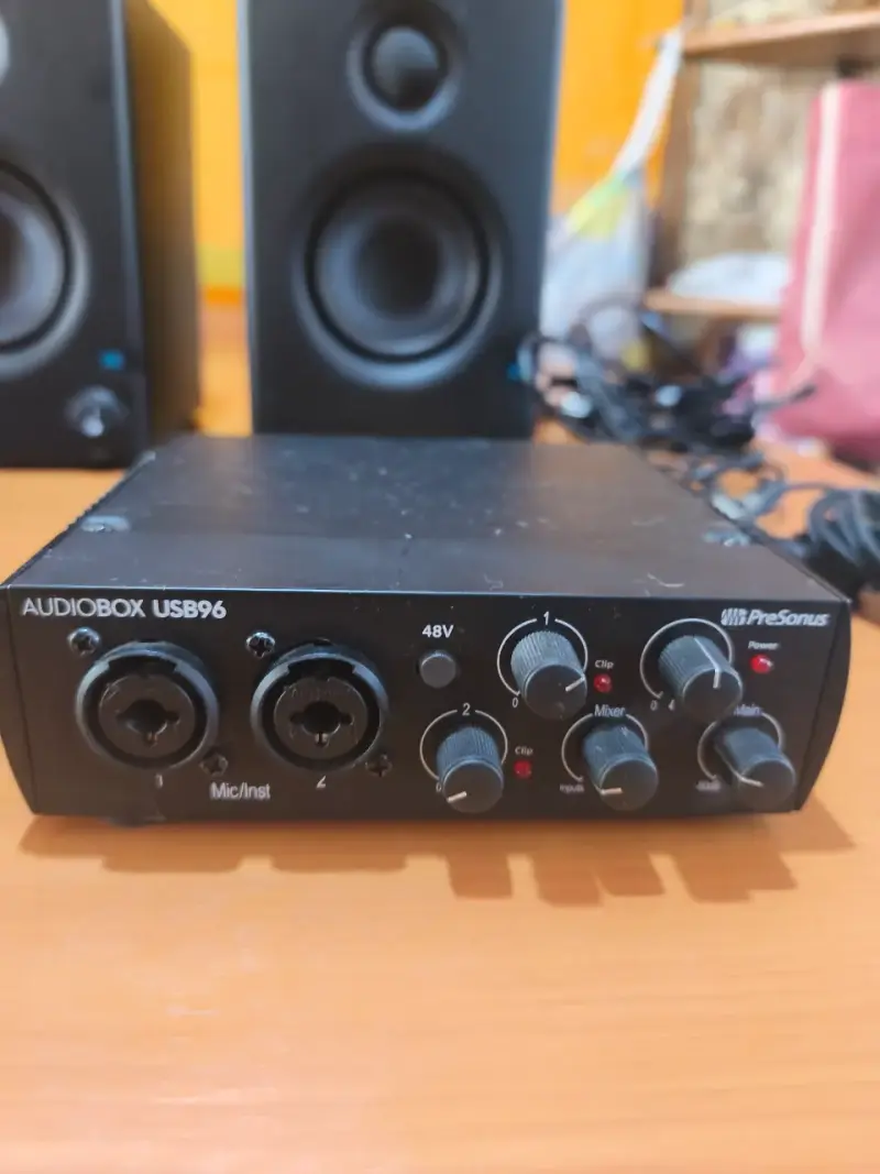 Kit de Grabación PreSonus con Monitores y Micrófono - 4