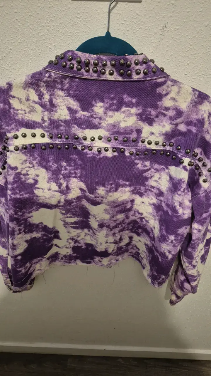 Chaqueta de mezclilla morada con tachuelas - 5