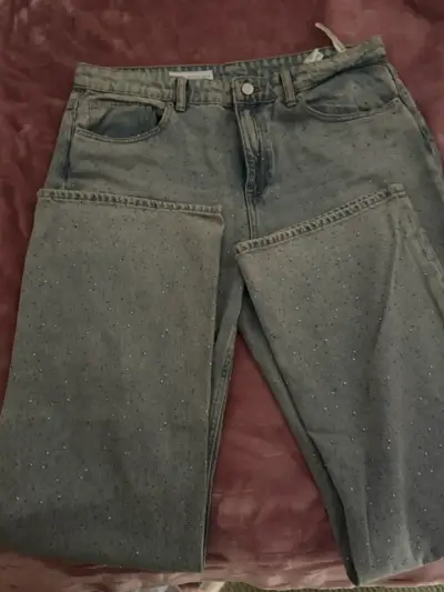 Jeans Zara talla 44 sirve un 42 - miniatura 3