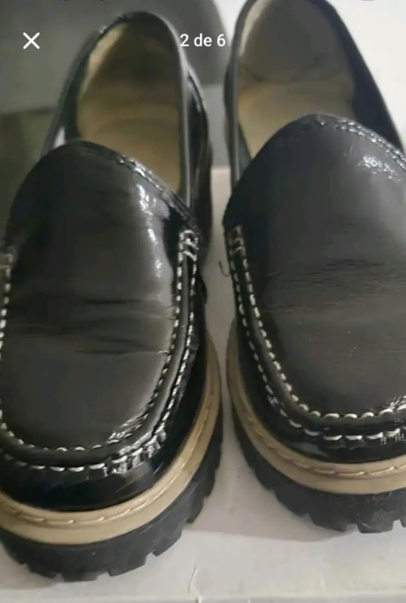 Zapatos de charol negro con suela gruesa - 2