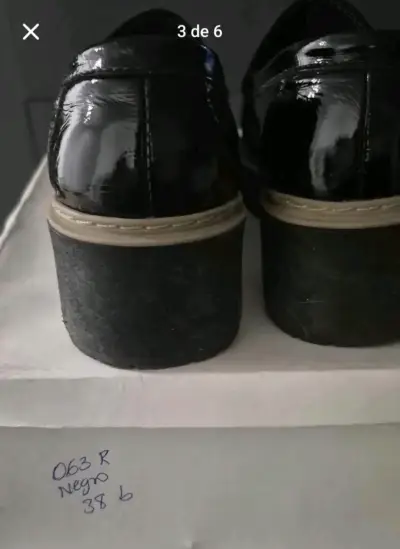Zapatos de charol negro con suela gruesa - miniatura 3