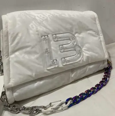 Bolso acolchado blanco con cadena Bimba y Lola - miniatura 1