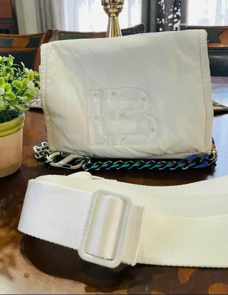 Bolso acolchado blanco con cadena Bimba y Lola - 3