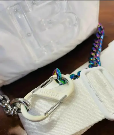 Bolso acolchado blanco con cadena Bimba y Lola - miniatura 5