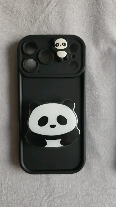 Funda de panda Iphone 17 pro max usada - miniatura 1