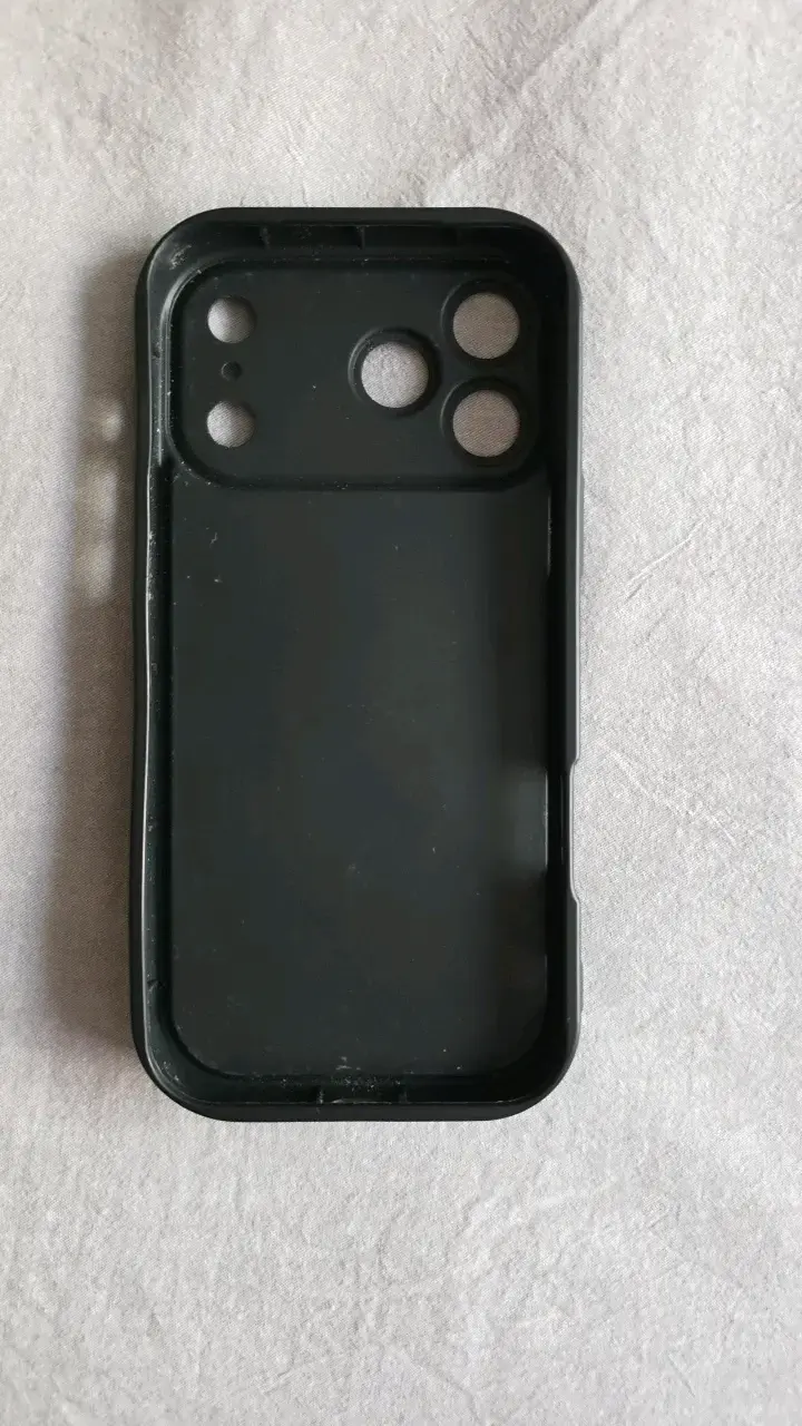 Funda de panda Iphone 17 pro max usada - 2