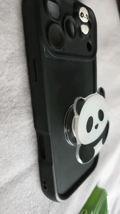 Funda de panda Iphone 17 pro max usada - miniatura 3