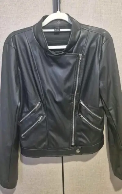 Chaqueta de cuero sintético negra Shein - miniatura 2