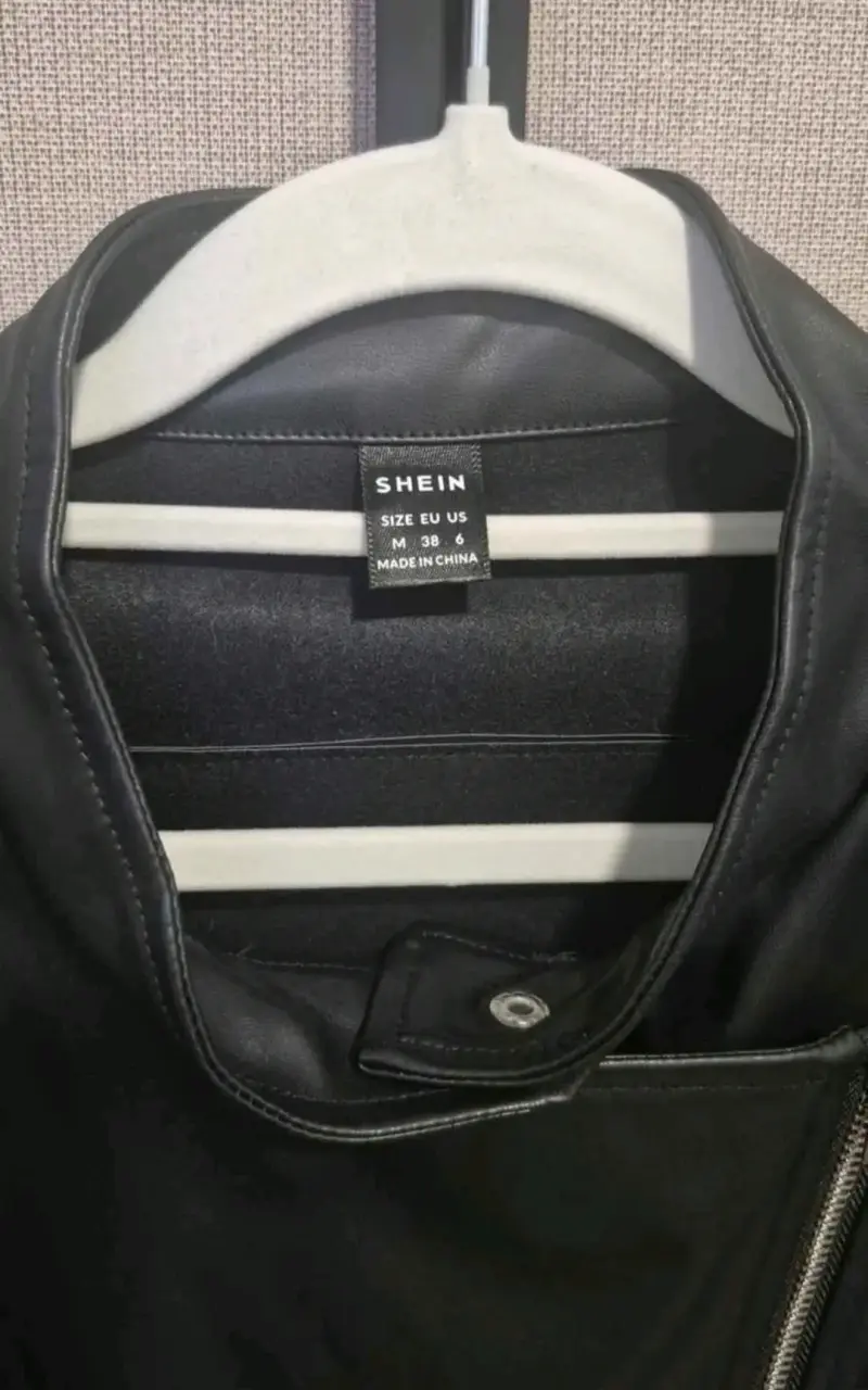 Chaqueta de cuero sintético negra Shein - 4