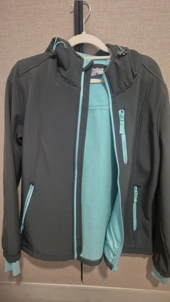 Chaqueta deportiva gris con capucha para mujer - 1