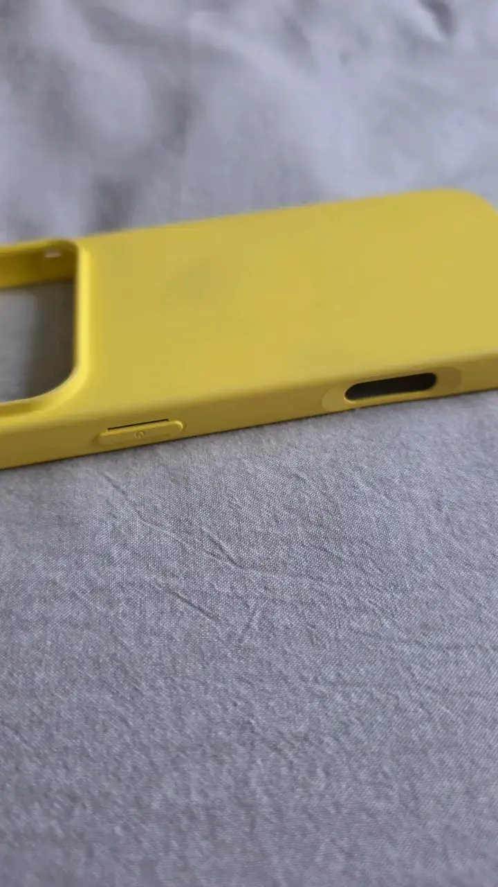Funda amarilla Iphone 17 pro max - 3