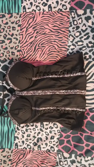 Corset negro con detalles de encaje - miniatura 1