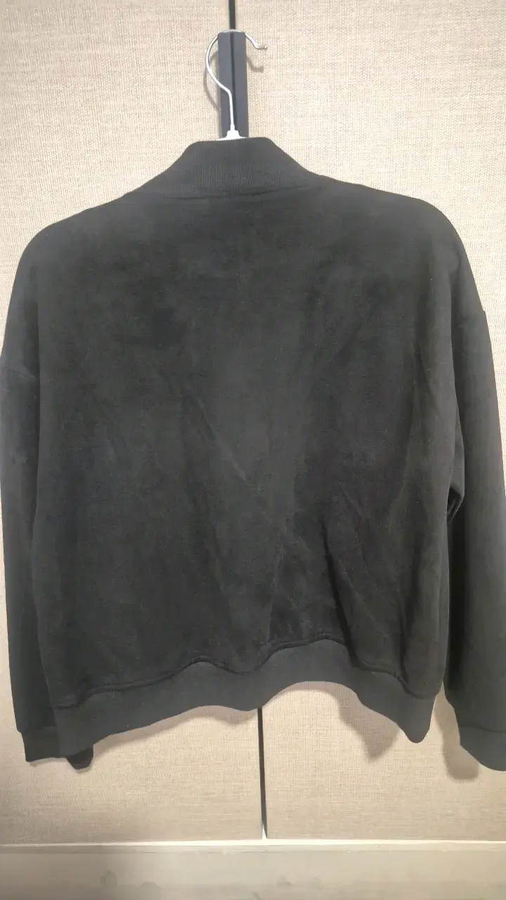 Chaqueta bomber negra Appercloth con cierre dorado - 3