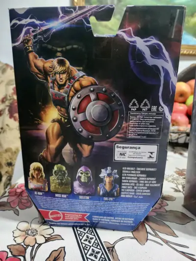 Figuras de acción He-Man y Skeletor Masterverse - miniatura 5