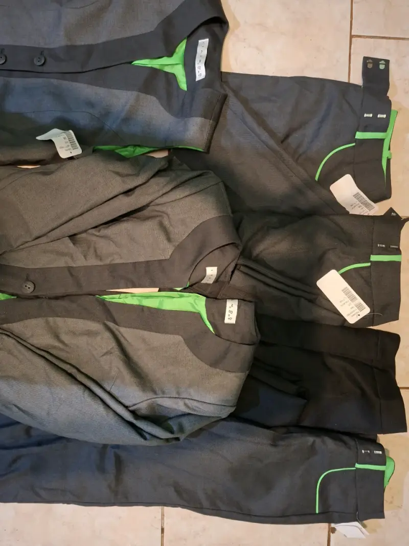 Lote de Ropa Variada para Hombre, Mujer y Niño - 3