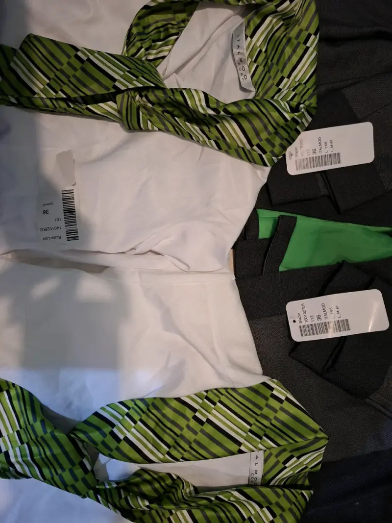 Lote de Ropa Variada para Hombre, Mujer y Niño - 4