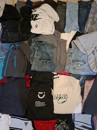 Lote de Ropa Variada para Hombre, Mujer y Niño - miniatura 5