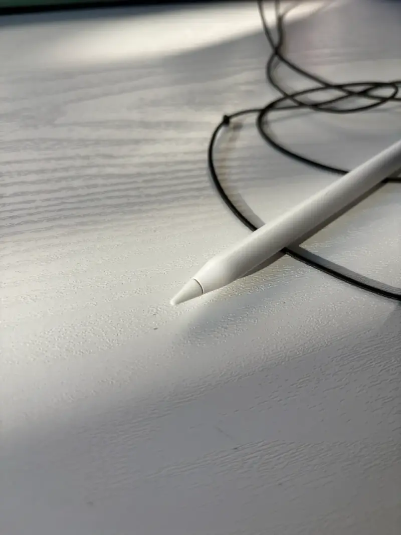 Apple Pencil, segunda generación en buen estado - 2