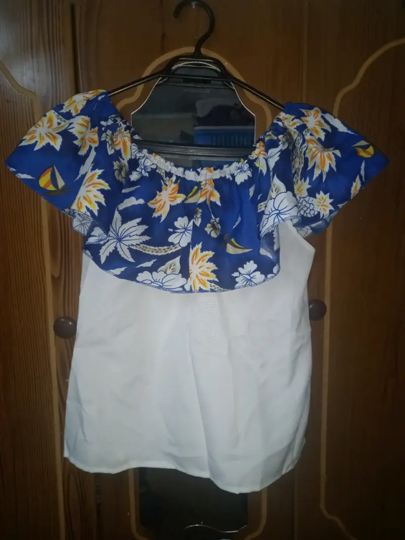 Blusa de mujer con estampado floral