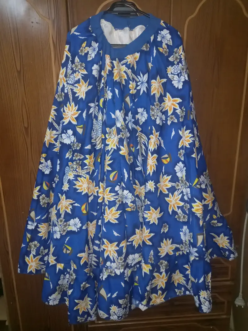 Blusa de mujer con estampado floral - 2