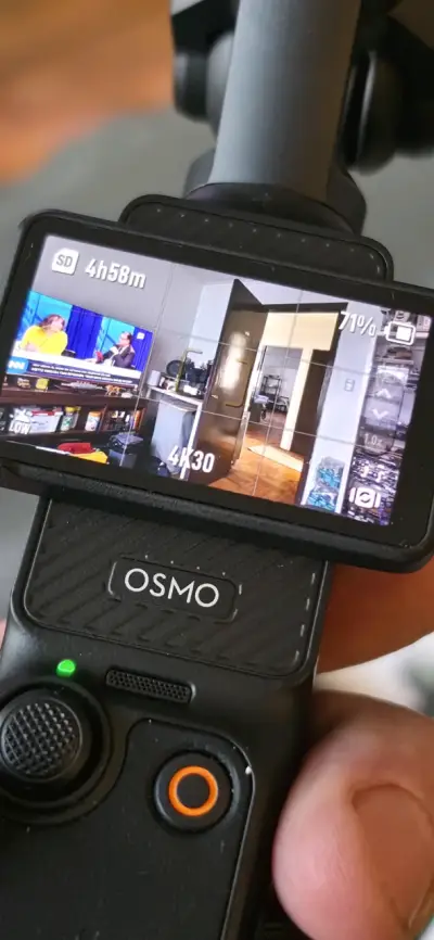 Cámara DJI Osmo Pocket 3 con Mango de Batería - miniatura 1