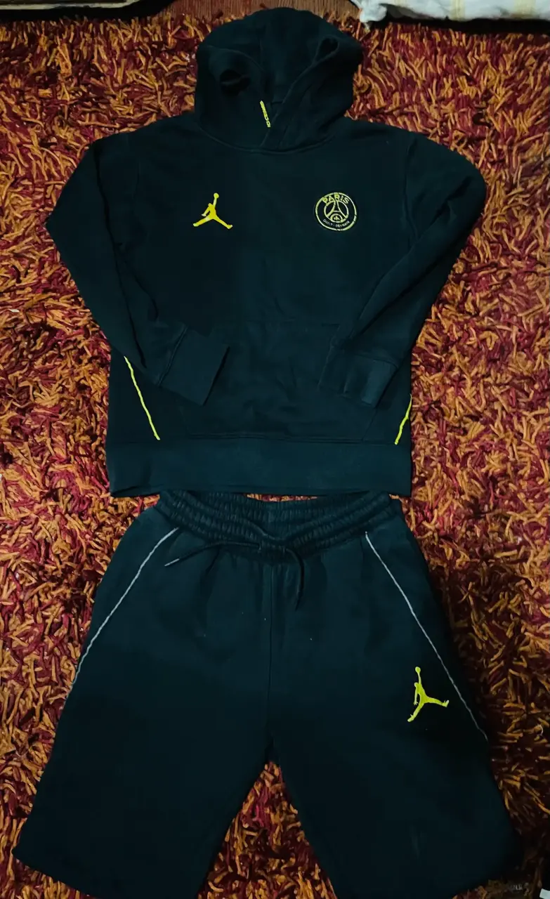 Conjunto deportivo PSG Jordan negro con capucha - 1