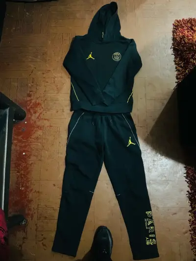 Conjunto deportivo PSG Jordan negro con capucha - miniatura 2