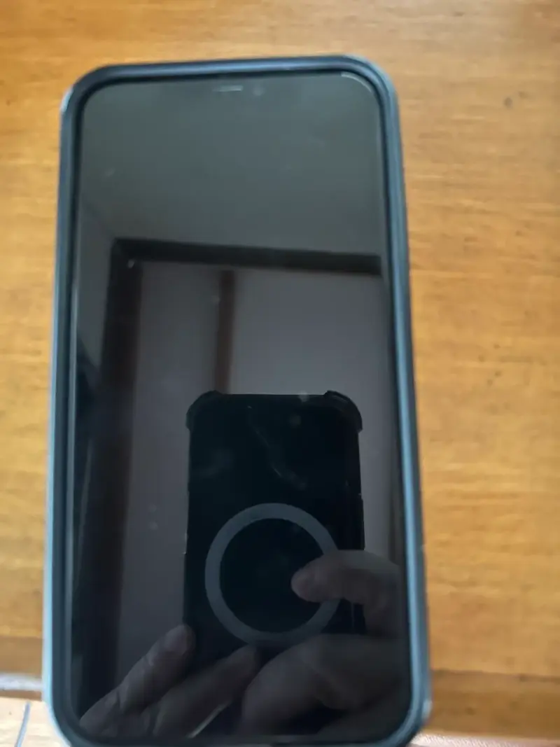 iPhone en buen estado con funda - 4