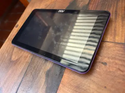 Tablet AOC con funda morada - miniatura 2