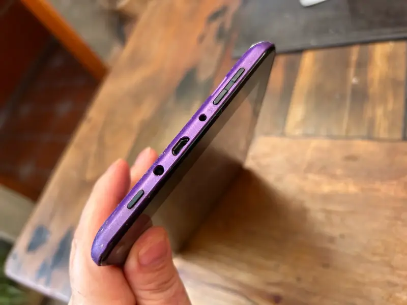 Tablet AOC con funda morada - 5