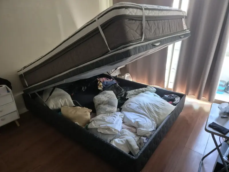 Cama con colchón y base abatible en buen estado - 2