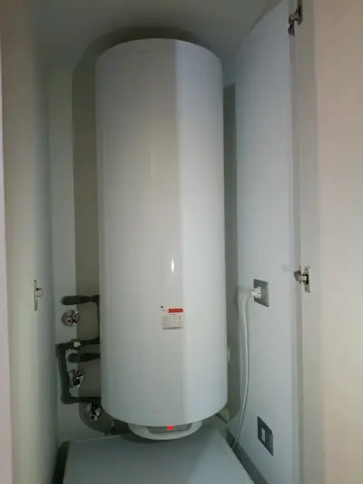 Termo eléctrico vertical blanco nuevo marca Junker - miniatura 1