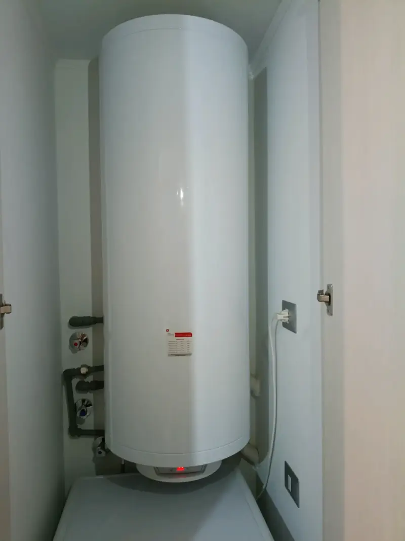 Termo eléctrico vertical blanco nuevo marca Junker - 3