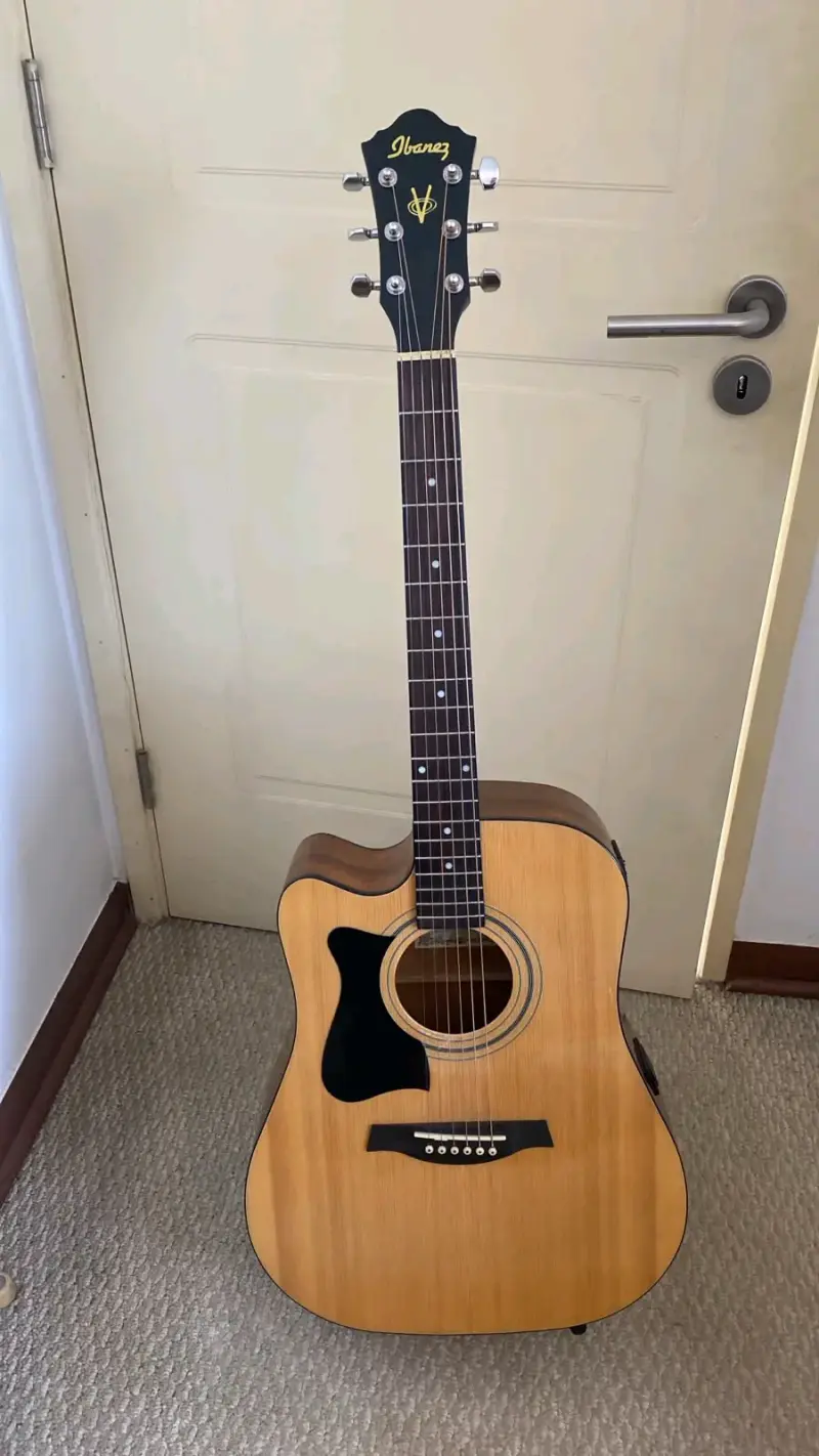Guitarra electroacústica Ibanez - 1