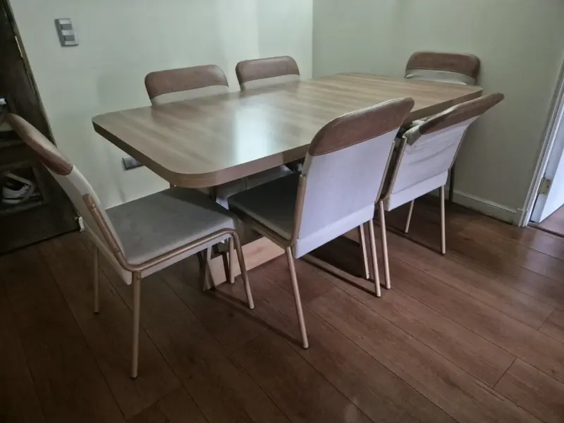 Juego de comedor de madera con 6 sillas