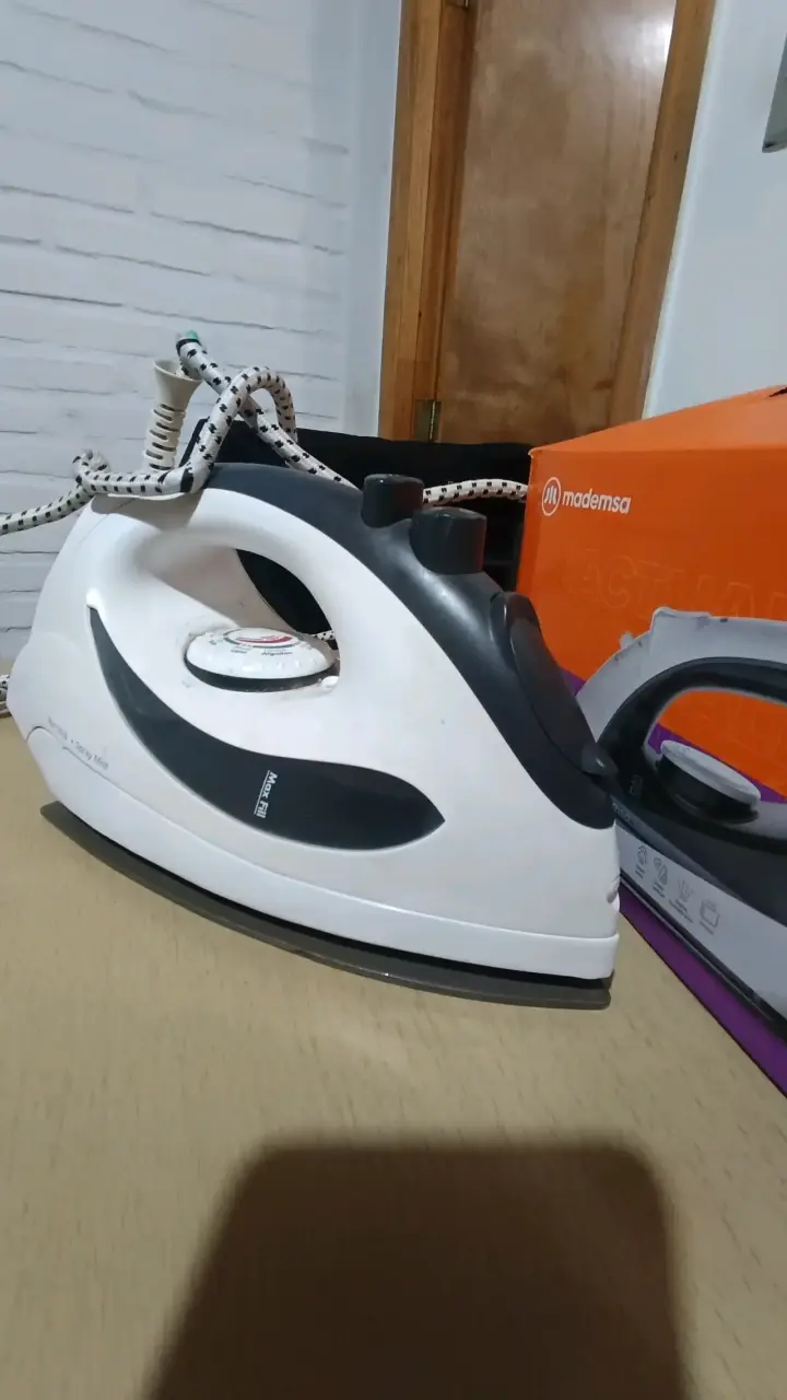 Plancha de ropa Mademsa Max Steam blanca - 1