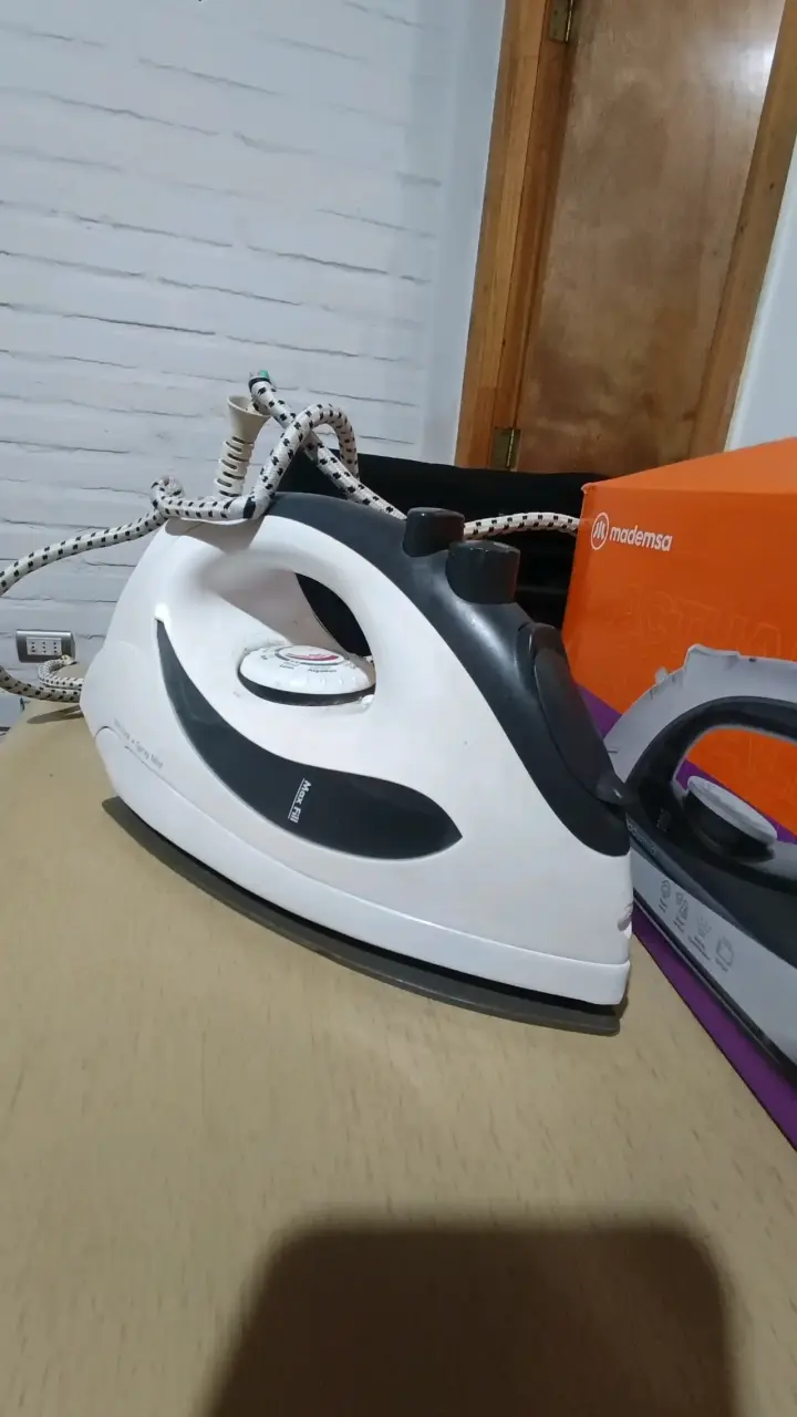 Plancha de ropa Mademsa Max Steam blanca - 2