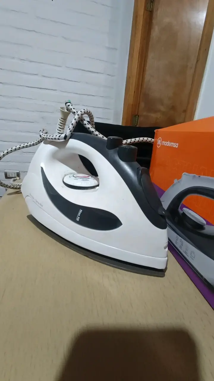 Plancha de ropa Mademsa Max Steam blanca - 4
