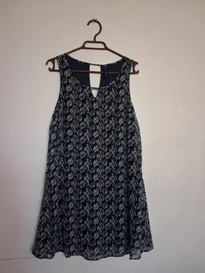 Vestido estampado azul y blanco para mujer - miniatura 3