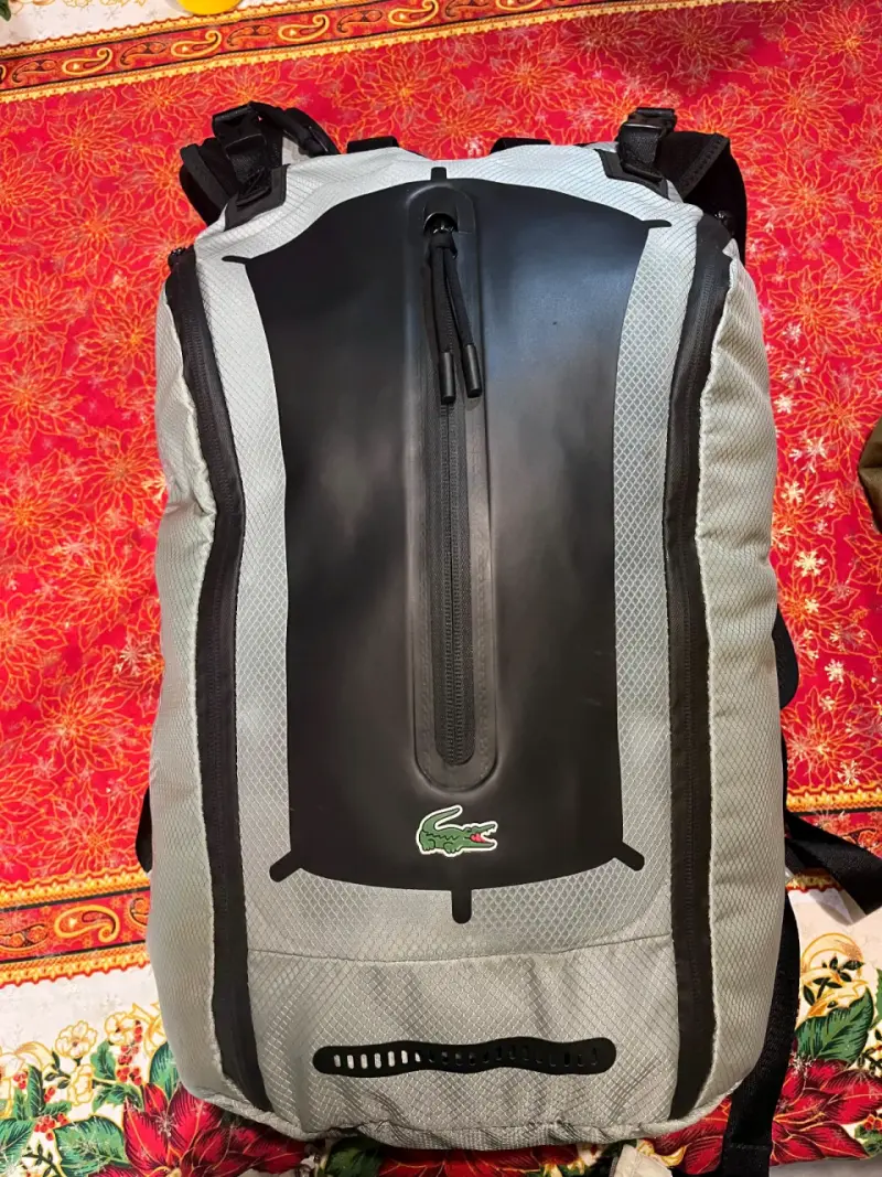 Mochila impermeable gris con logo Lacoste - 2