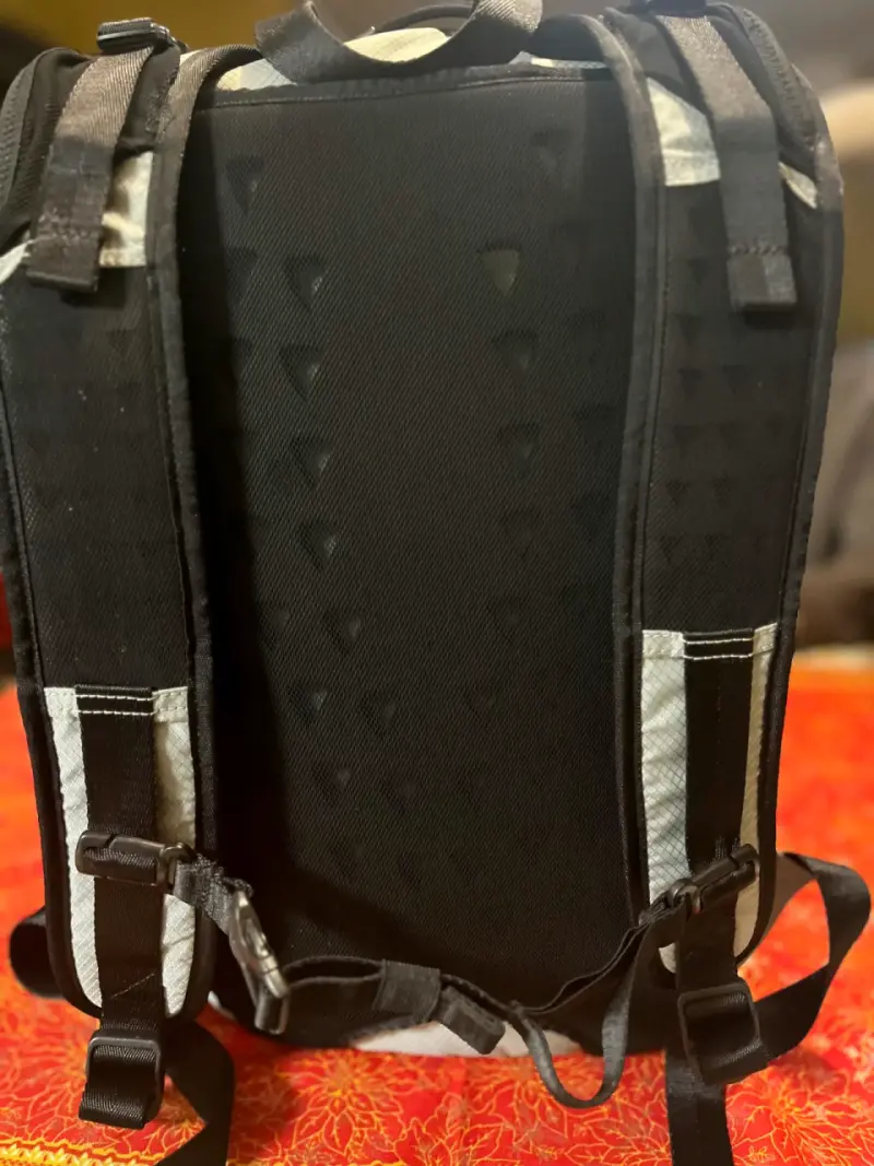 Mochila impermeable gris con logo Lacoste - 3