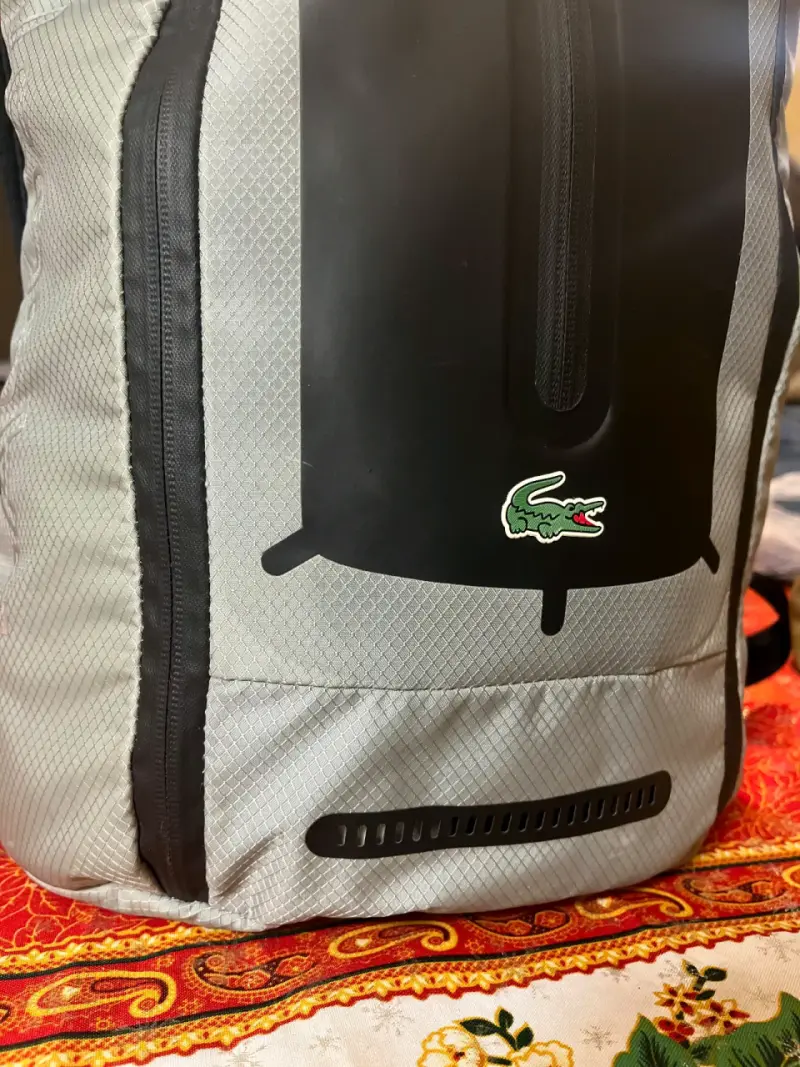Mochila impermeable gris con logo Lacoste - 4